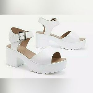 New Gianni Bini 10 White Platform Retro Leather Lugsole Sandals